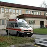 Un'ambulanza davanti al pronto soccorso dell'ospedale Santa Maria del Prato