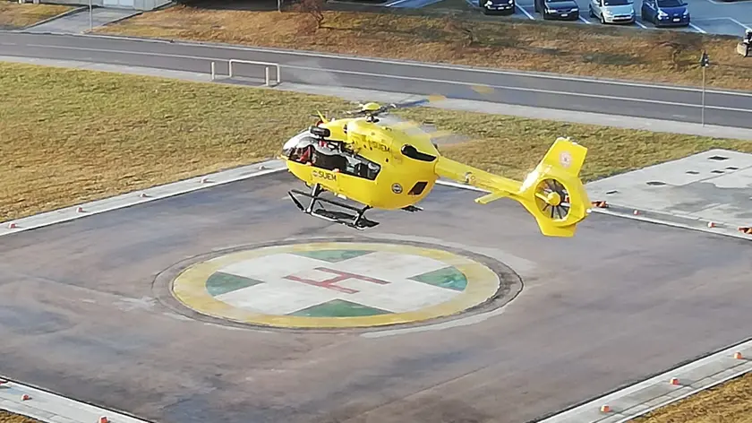 Elicottero del Suem in partenza da Belluno