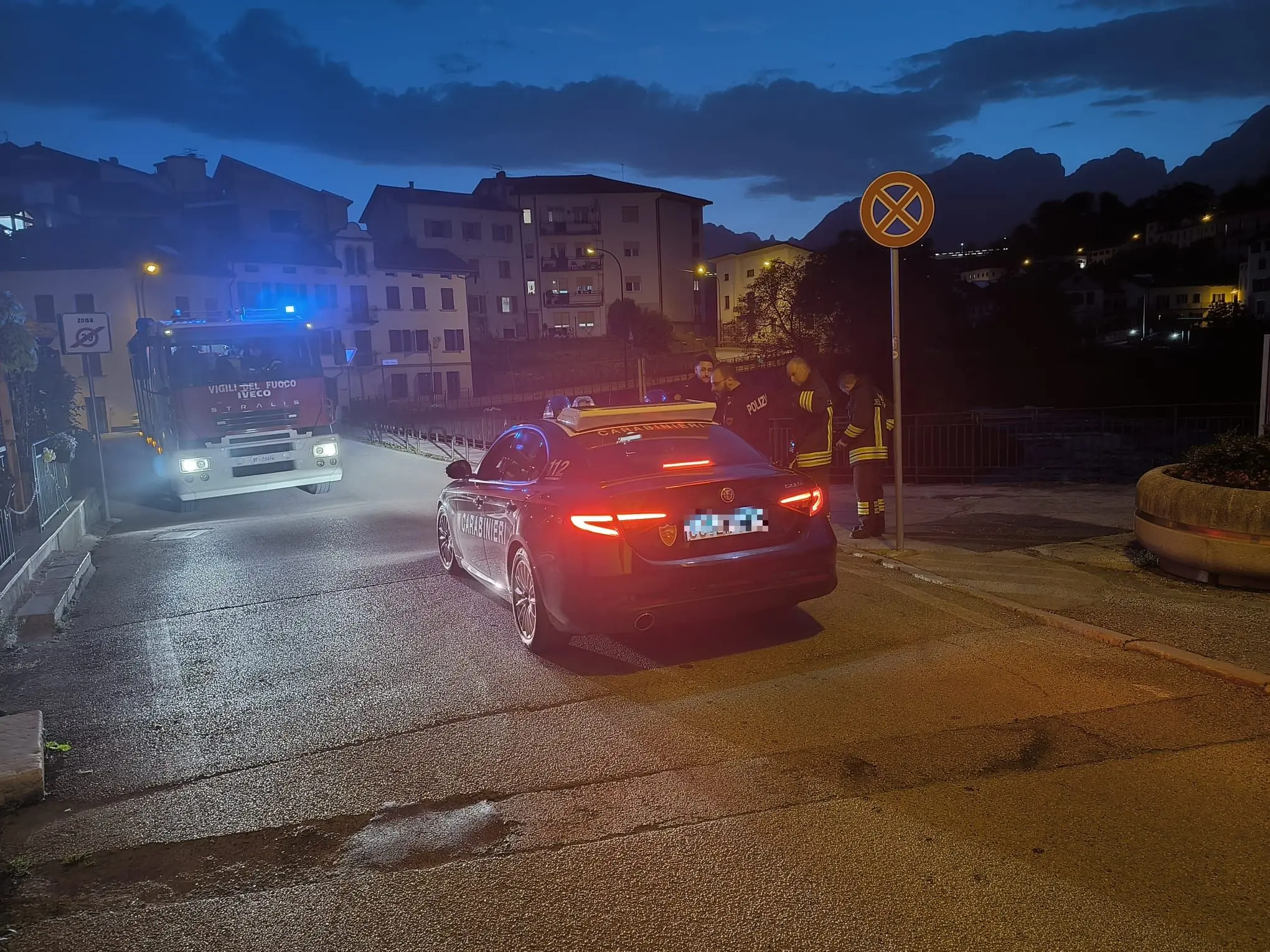 Polizia e vigili del fuoco lasciamo Borgo Prà dopo le verifiche