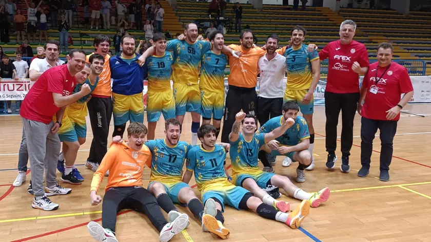 La Pallamano Belluno in festa dopo la qualificazione alla finale