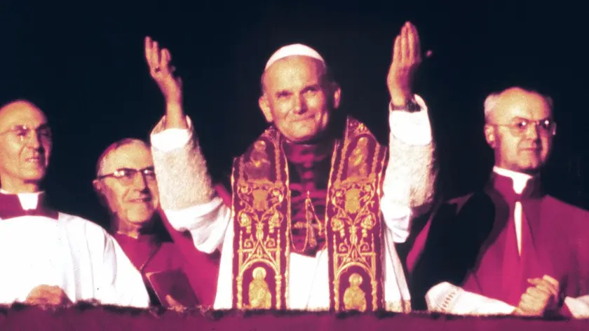 Il cardinale polacco Karol Wojtyla, arcivescovo di Cracovia, Giovanni Paolo II, eletto all’ottavo scrutinio nel terzo giorno, il 16 ottobre del 1978
