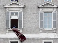 La finestra vuota dell'appartamento dove si affaccerà il Papa