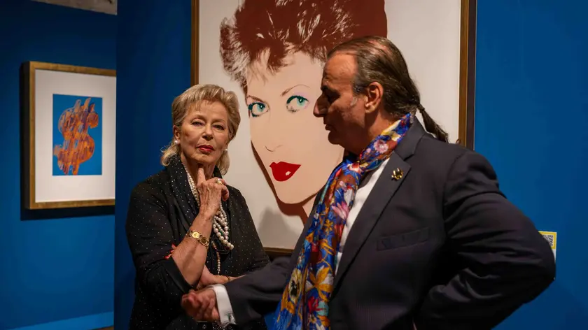 Regina Schrecker al museo Fulcis davanti al suo ritratto