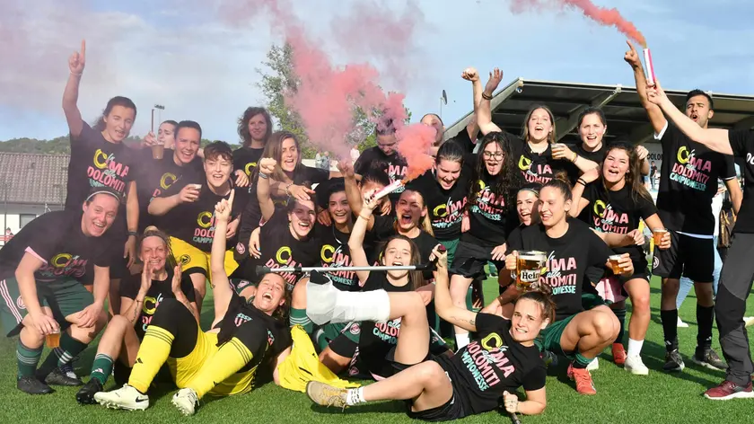 Le ragazze della Dolomiti Bellunesi in festa