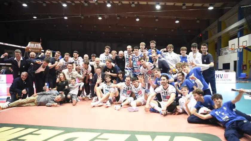 Il Belluno Volley in festa dopo la vittoria