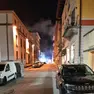 Il fumo che esce da un appartamento in via Caffi