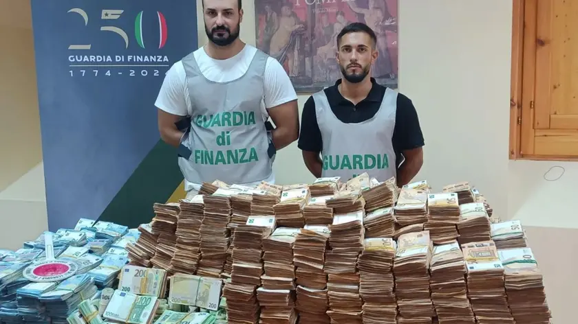 Un sequestro ingente di denaro da parte della Guardia di Finanza