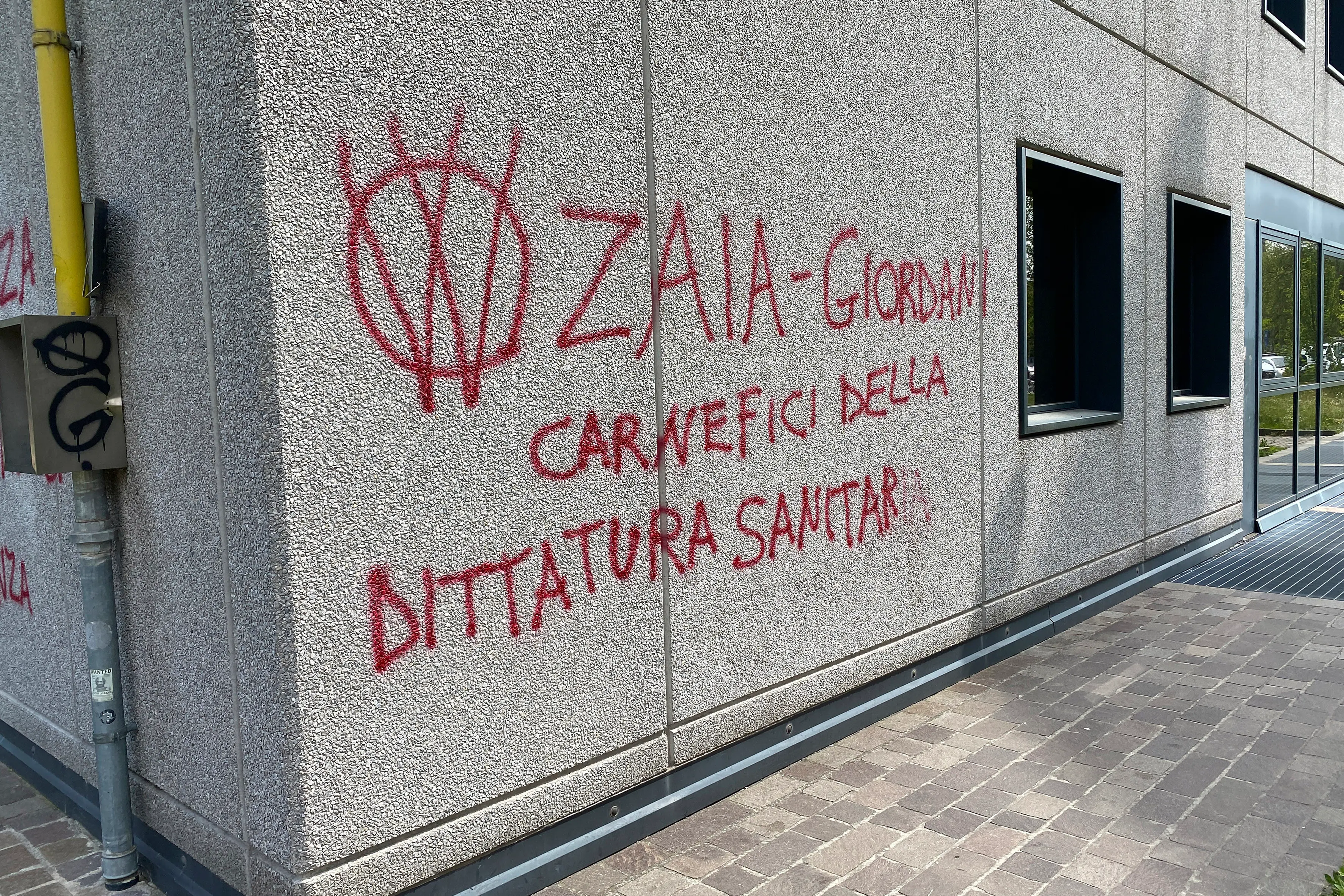 A Padova offese a Zaia e Giordani