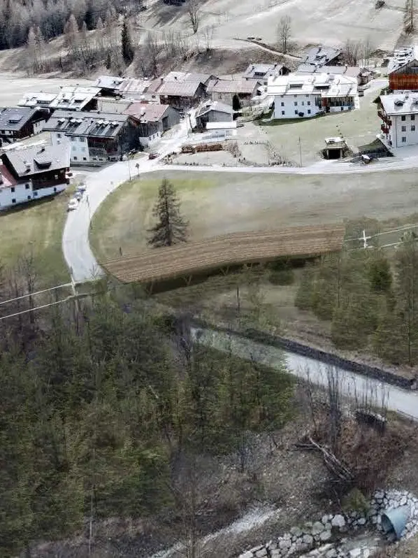 La stazione intermedia della cabinovia Socrepes