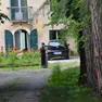 Una suora nel giardino della villa (foto Macca)