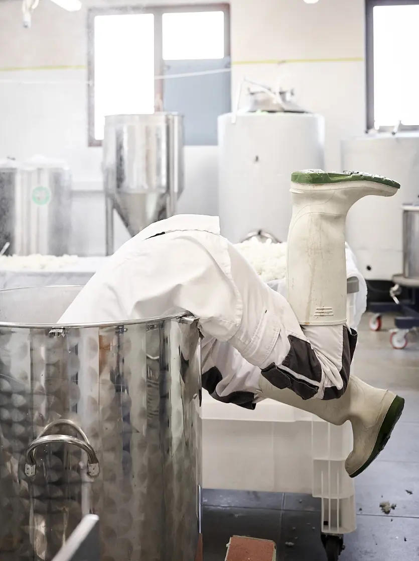 Nicola Coppe nel suo laboratorio