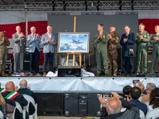 l maxipalco allestito all’interno dell’hangar 1 dove sono saliti tutti i comandanti ed ex americani ed italiani. Foto Petrussi