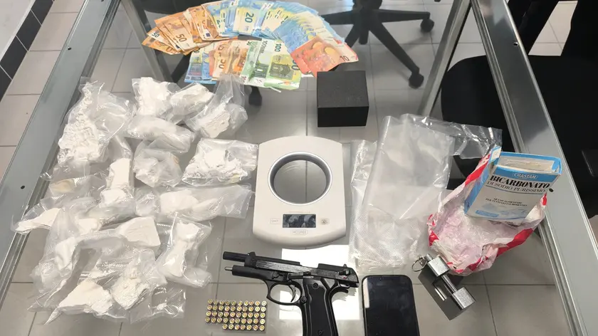 Il materiale sequestrato dalla polizia