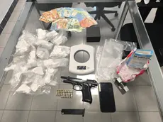 Il materiale sequestrato dalla polizia