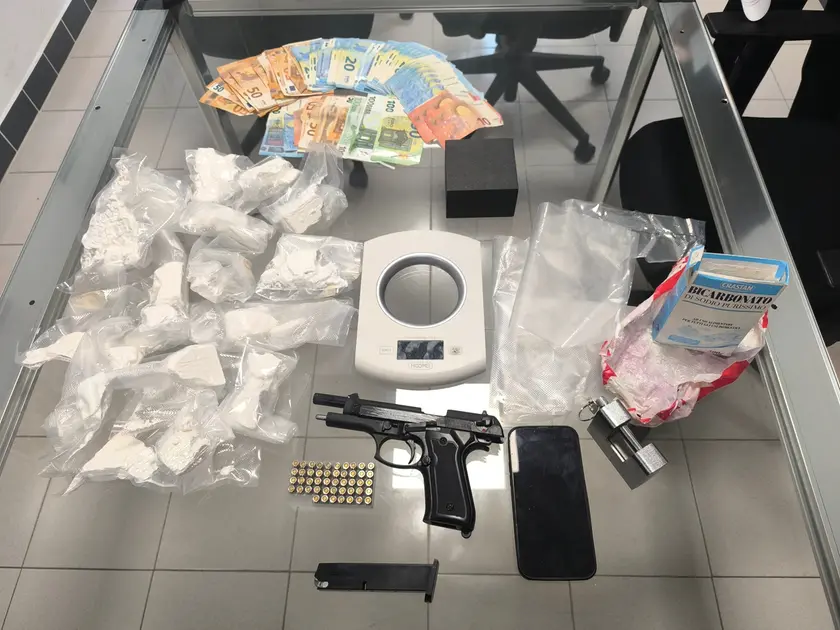Il materiale sequestrato dalla polizia