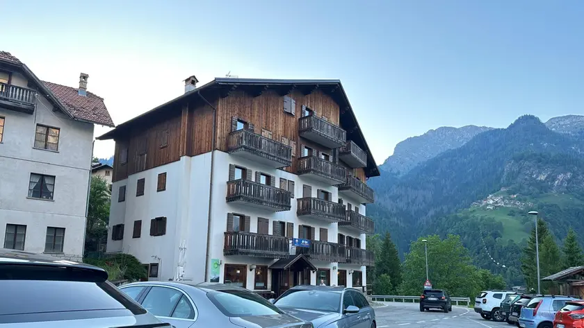 L’ex albergo che il Comune di San Tomaso vuole acquistare per dare alloggi ai lavoratori