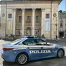Una volante della polizia in centro