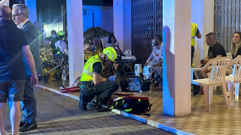 I soccorsi negli istanti successivi allo scoppio (foto Bortoluzzi)