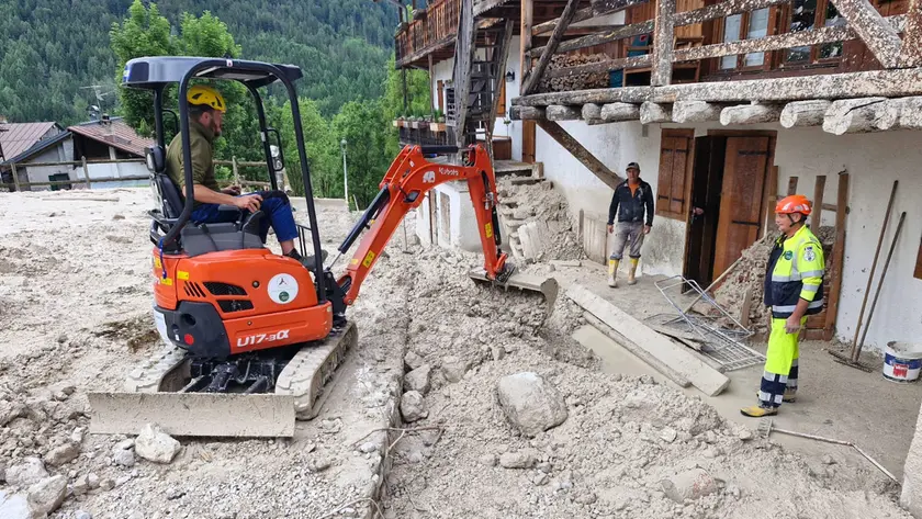 Ruspe a Cancia impegnate nella rimozione dei detriti