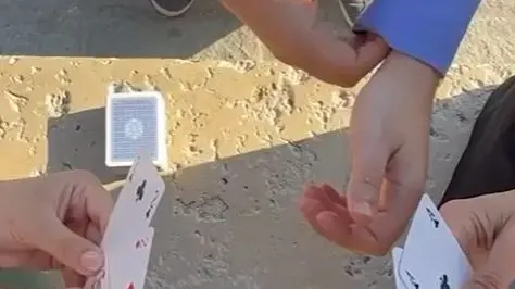 Un frame del video