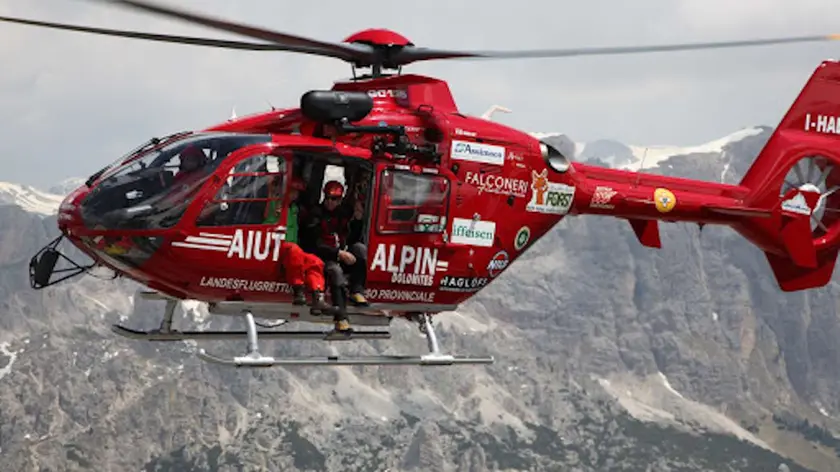 L'elicottero dell'Aiut Alpin Dolomites