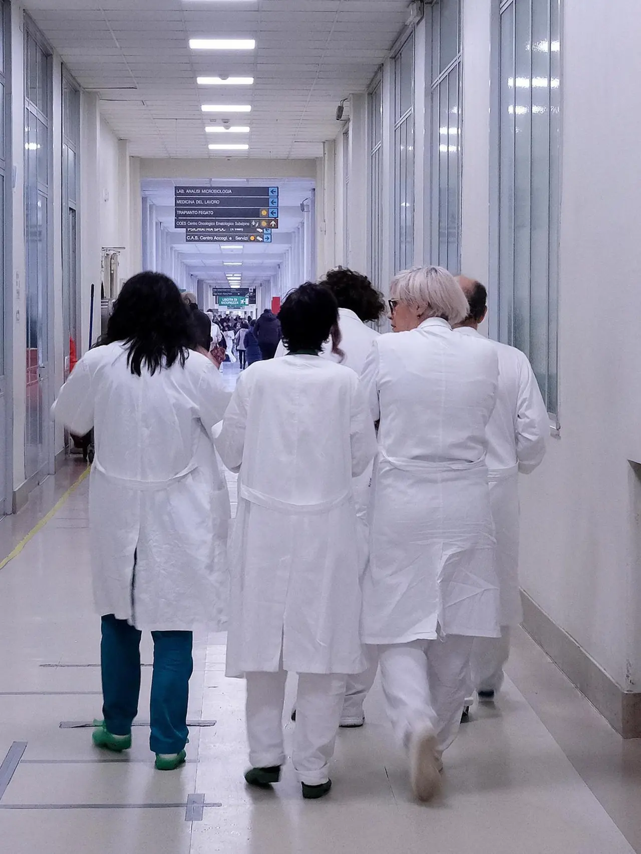 Medici in ospedale. Dal 31 luglio stop ai gettonisti