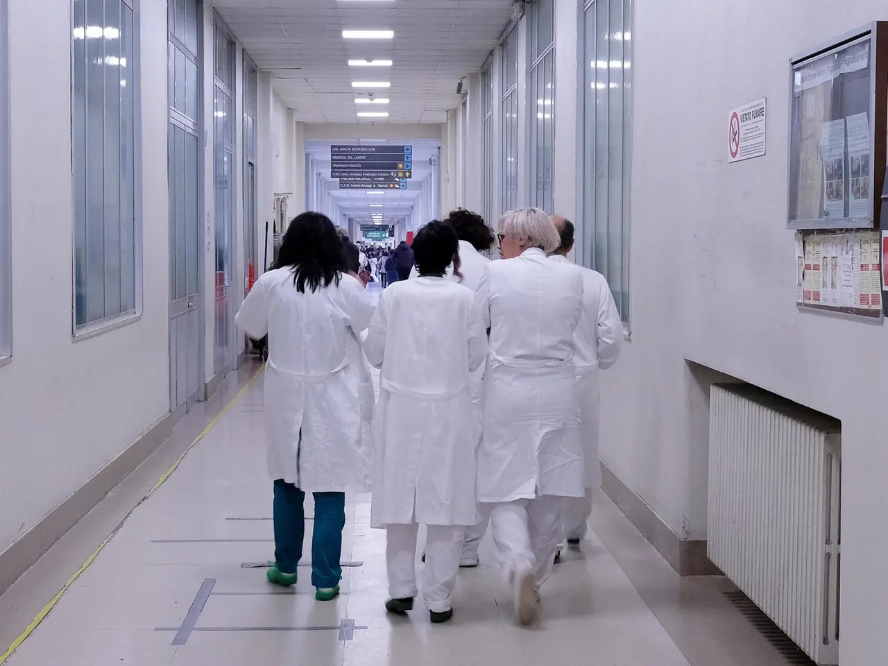 Medici in ospedale. Dal 31 luglio stop ai gettonisti