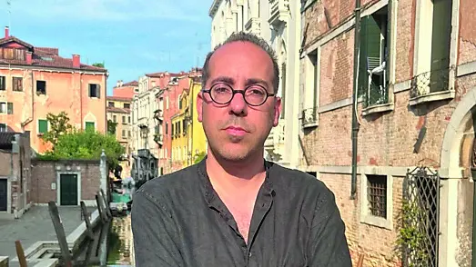 Lo scrittore Roy Chen