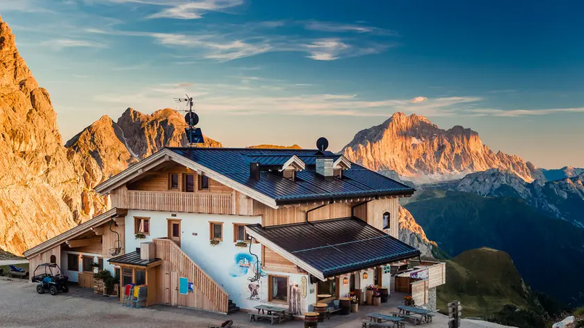 Il rifugio Averau sopra Cortina