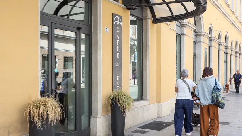 Un’insegna del Caffè Teatro che, dopo mesi di stop, punta al rilancio