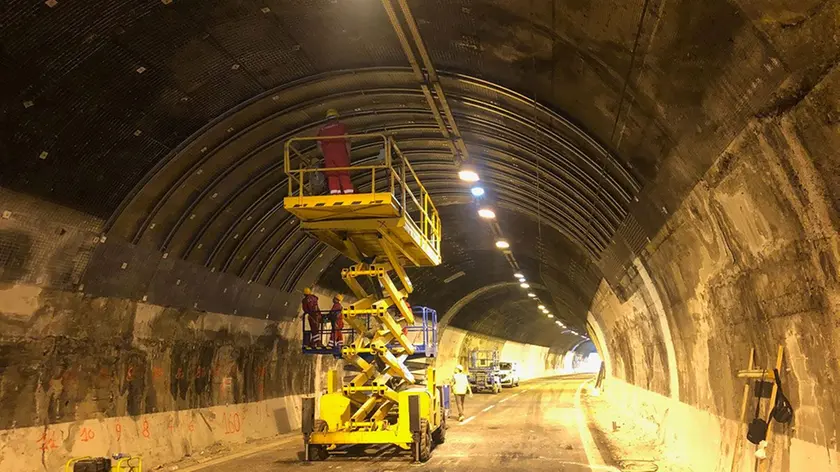 I lavori nella galleria del monte Baldo sull'autostrada A27