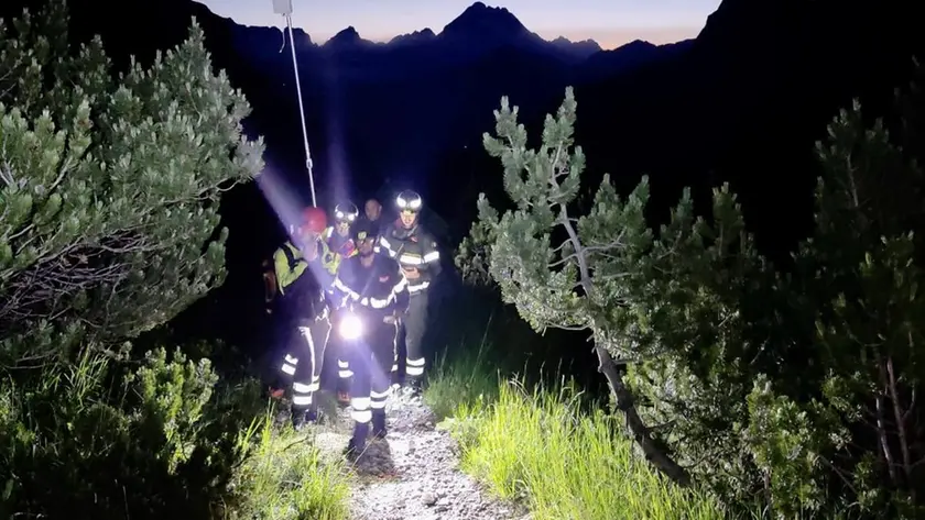 La ricerca dello scomparso in Val Pramper dei soccorritori (Foto Vigili del Fuoco)