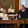 Simonetta Buttignon consegna la lettera di dimissioni al sindaco De Pellegrin