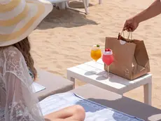 Spritz e pranzo in spiaggia a Jesolo: ora si può