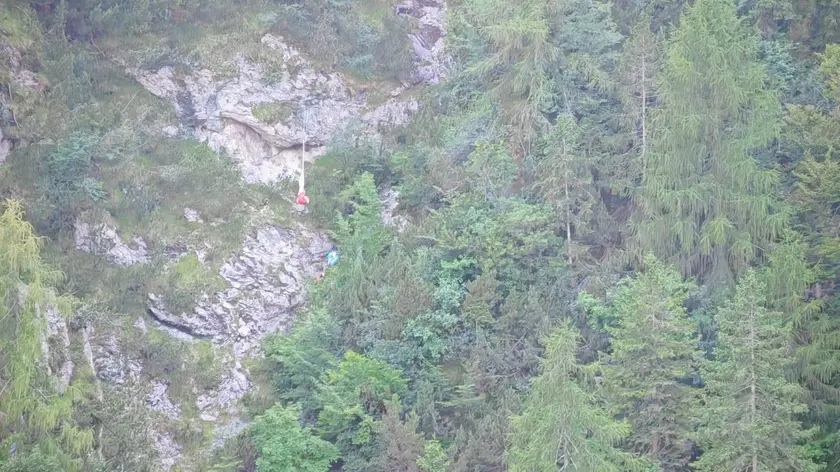 La vela impigliata tra gli alberi del monte Piaz