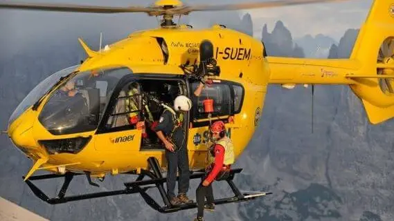 Soccorso in montagna con l'elicottero Falco