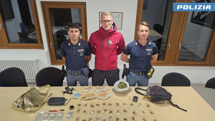 Il materiale sequestrato dalla polizia di Cortina