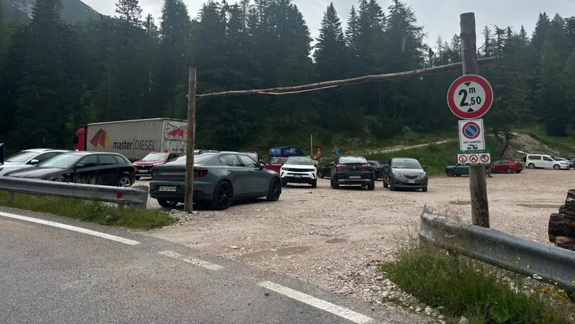Cortina, scontro sul parcheggio per il lago Sorapiss: Regole e Soprintendenza ai ferri corti