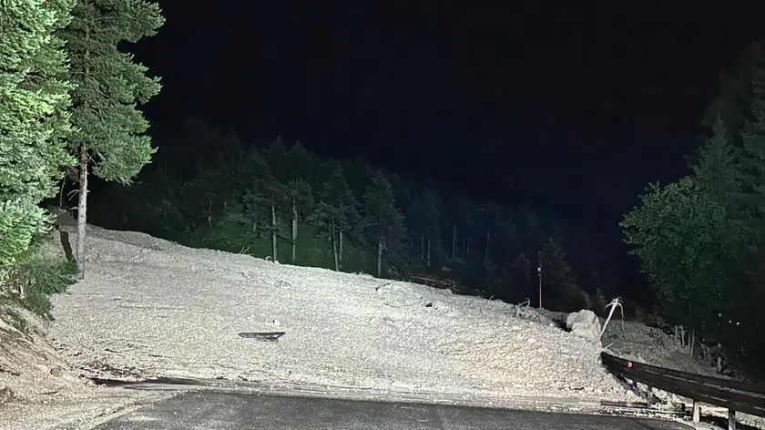 La frana sull'Alemagna: oggi, 13 luglio, la strada resta chiusa