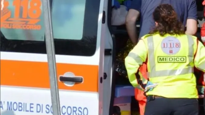 Il camionista è stato trasferito in ospedale per accertamenti