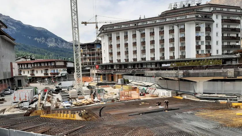 Cortina, Largo Poste: piazza pronta a fine ottobre