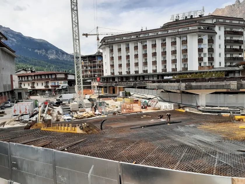 Cortina, Largo Poste: piazza pronta a fine ottobre
