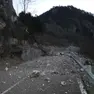 Un'immagine di caduta massi lungo la Cavallera