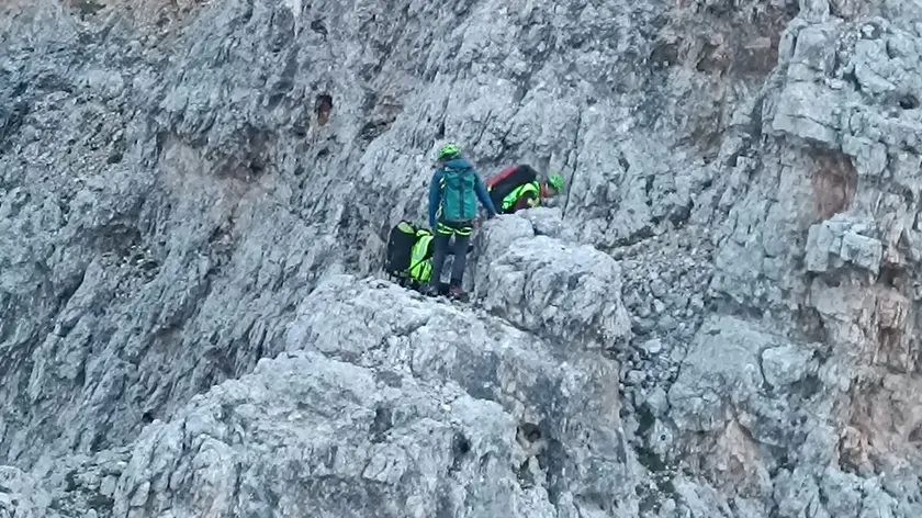 Al via le operazioni di recupero di tre alpinisti bloccati sulla Tofana di Rozes