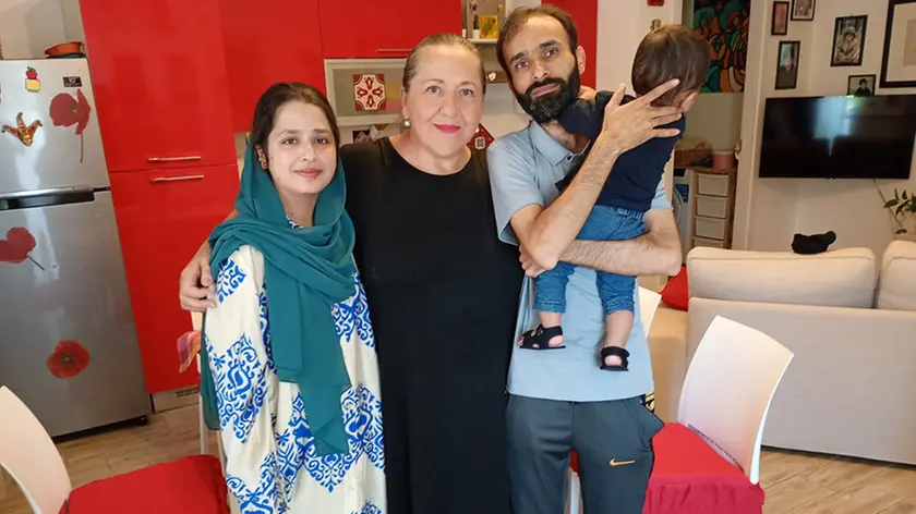 Nadia Badalon con mamma Zainab, papà Nawaz Arslan e il piccolo salvato