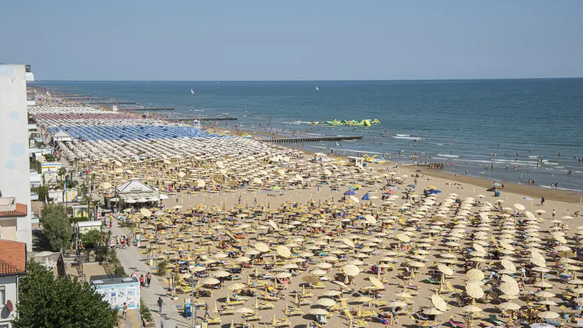 La spiaggia di Jesolo dove saranno istituite zone rosse per la sicurezza dei bagnanti