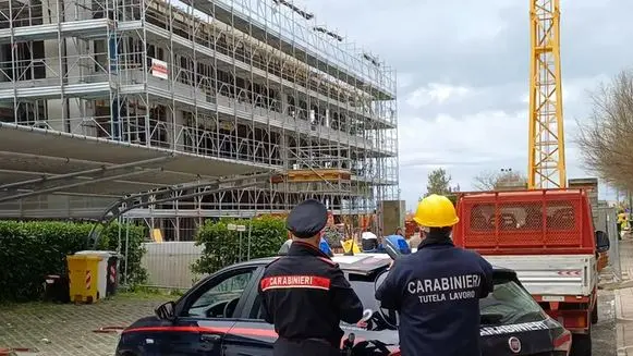 I carabinieri del Nil durante il controllo di un cantiere