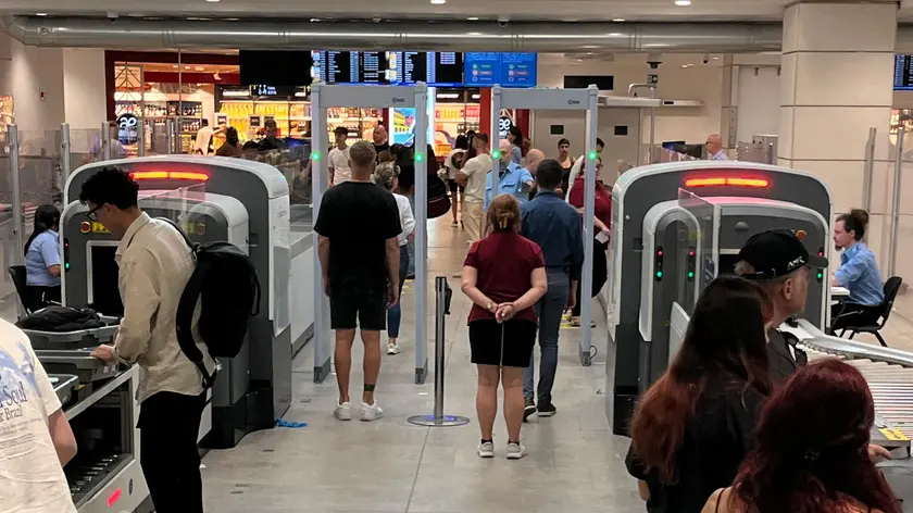 I varchi di controllo prima dell’accesso all’area gate a Venezia
