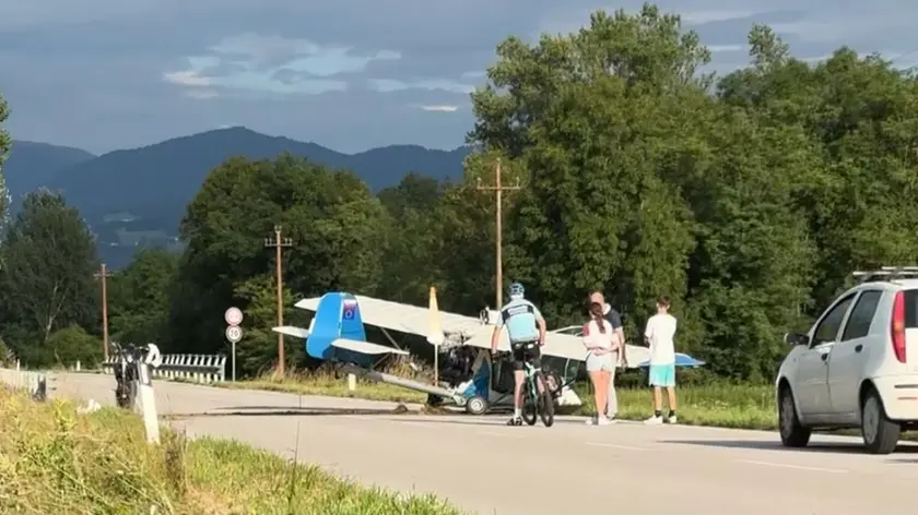 L'ultraleggero caduto lungo la strada a Santa Giustina