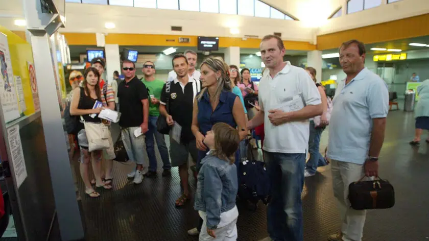 Turisti in partenza dall'aeroporto Canova di Treviso